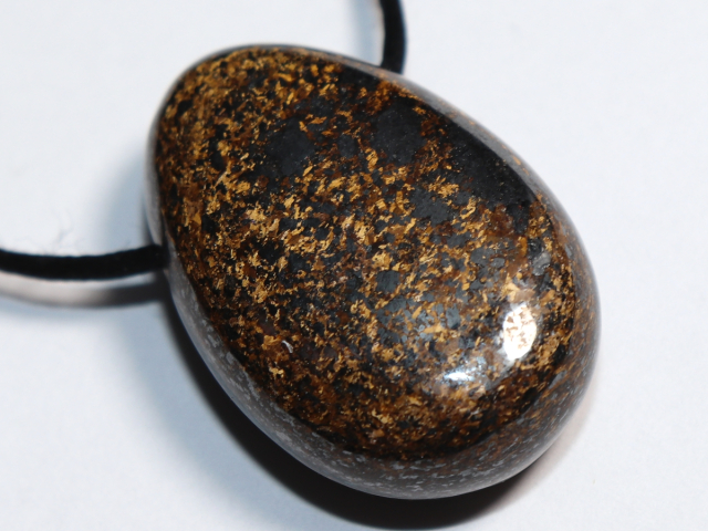 Bronzit mit Band oder Silber 925