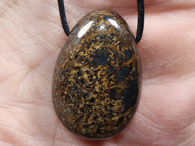 Bronzit mit Band oder Silber 925