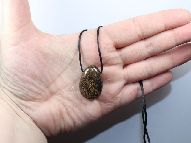 Bronzit mit Band oder Silber 925