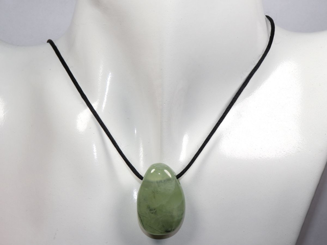 Preview: Prehnit mit Epidot mit Band oder Silber 925