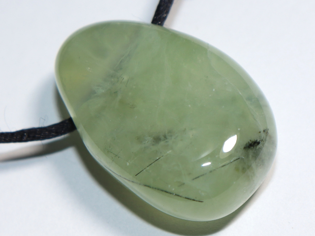 Preview: Prehnit mit Epidot mit Band oder Silber 925