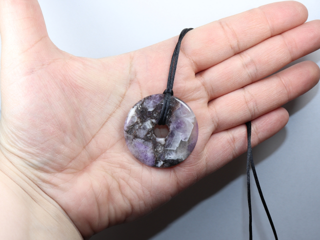 amethyst with cord