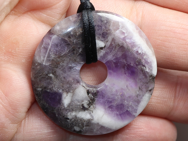 amethyst with cord