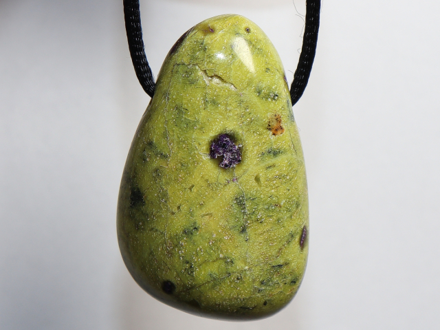 stichtite in serpentine with cord or silver 925