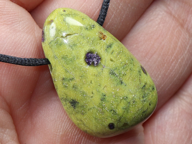 stichtite in serpentine with cord or silver 925