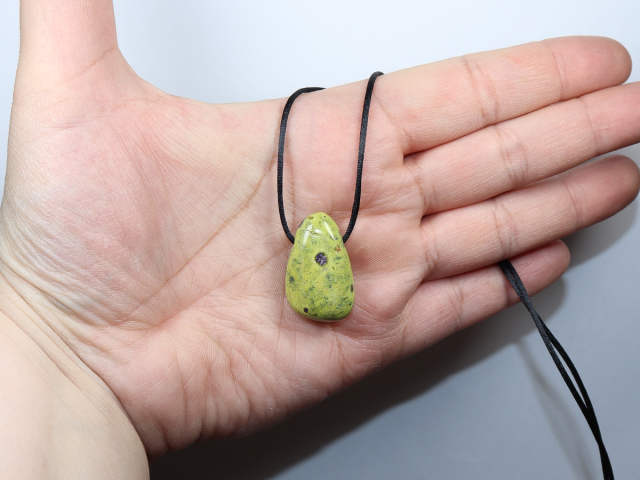 stichtite in serpentine with cord or silver 925