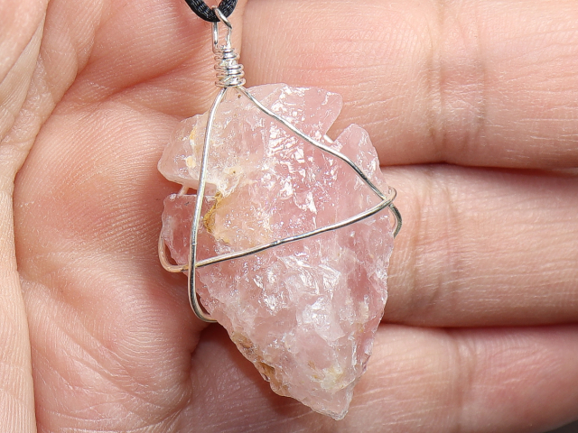 rose quartz with cord or silver 925