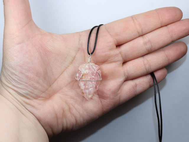 rose quartz with cord or silver 925