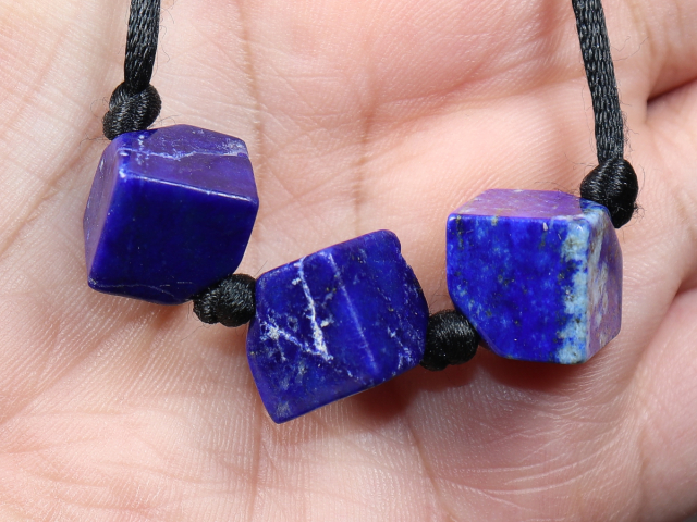 Lapislazuli mit Band