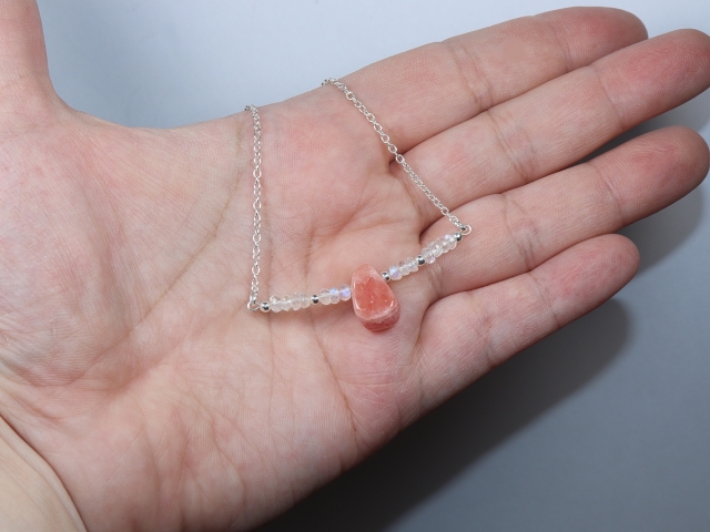 Rhodochrosit und weißer Labradorit mit Silber 925