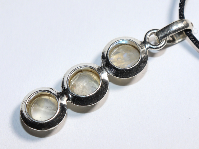 weißer Labradorit mit Band oder Silber 925