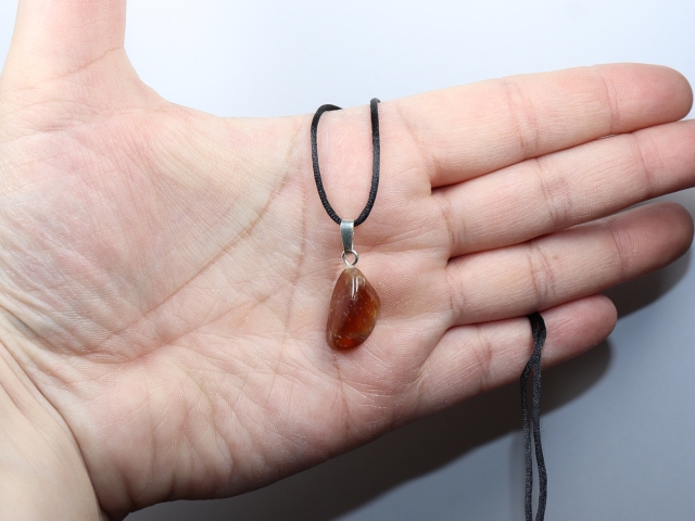 hessonite (garnet) with cord or silver 925