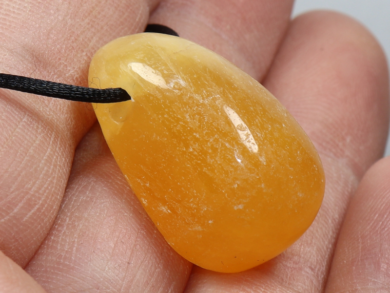 Orangencalcit mit Band oder Silber 925