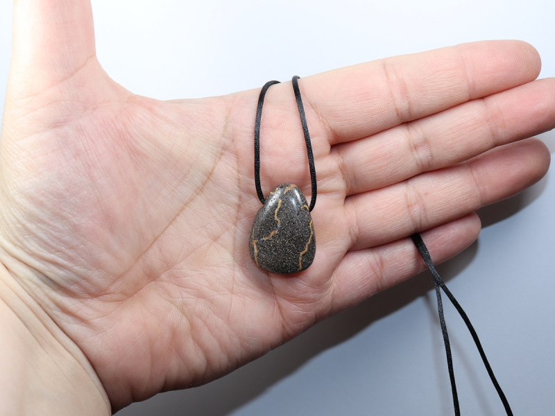 Boulder opal with cord or silver 925