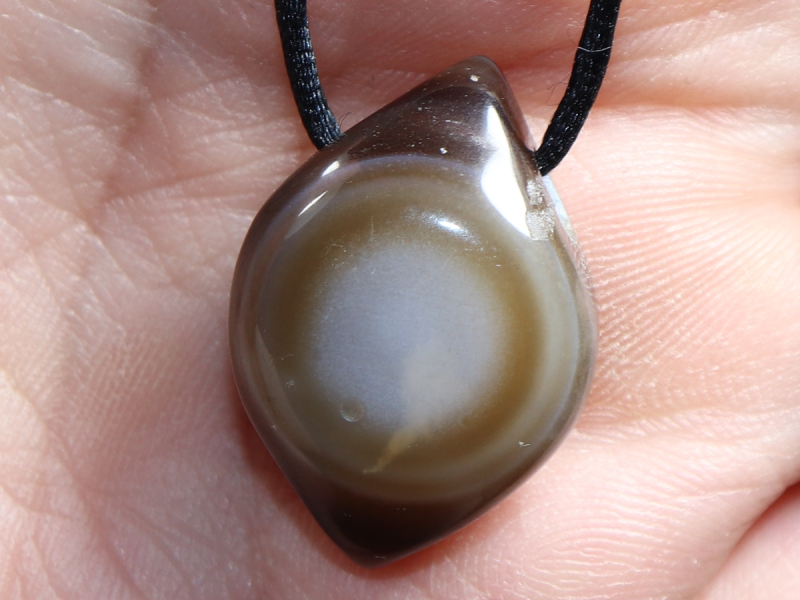 eye agate (sardonyx) with cord or silver 925