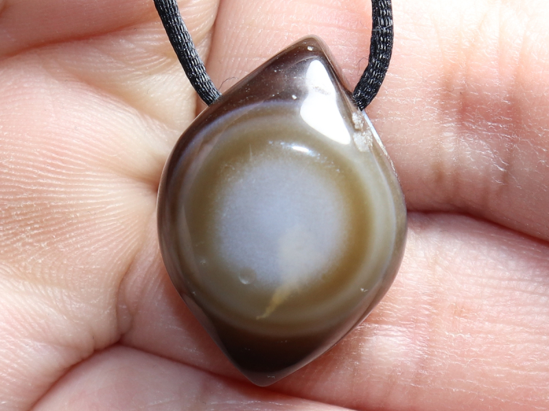 eye agate (sardonyx) with cord or silver 925