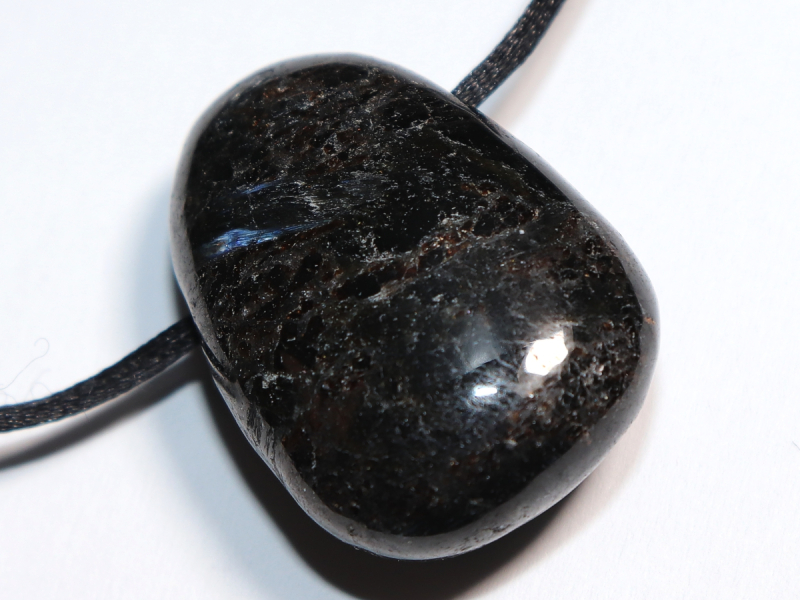 Anthophyllit mit Band oder Silber 925