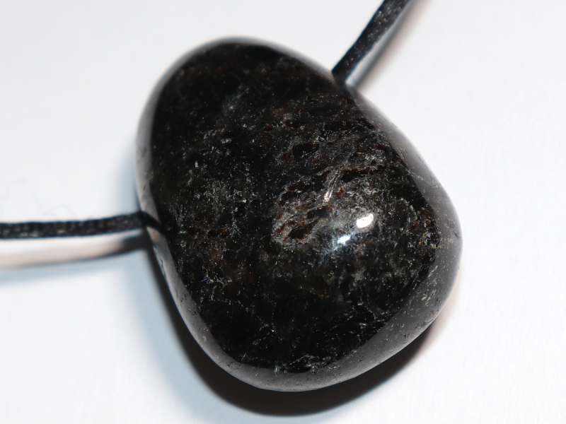 Anthophyllit mit Band oder Silber 925