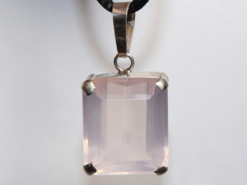 Rosenquarz mit Band oder Silber 925