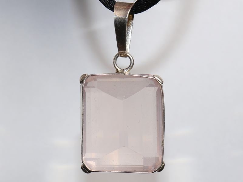 Rosenquarz mit Band oder Silber 925