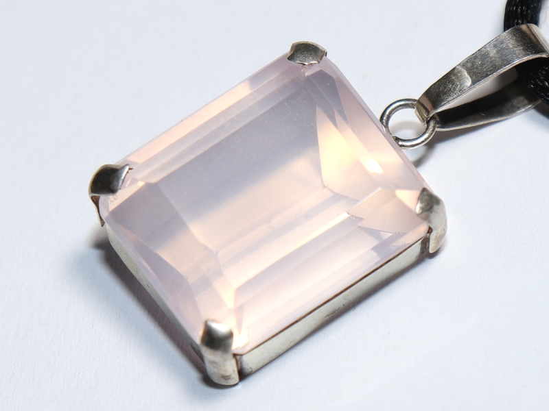 Rosenquarz mit Band oder Silber 925