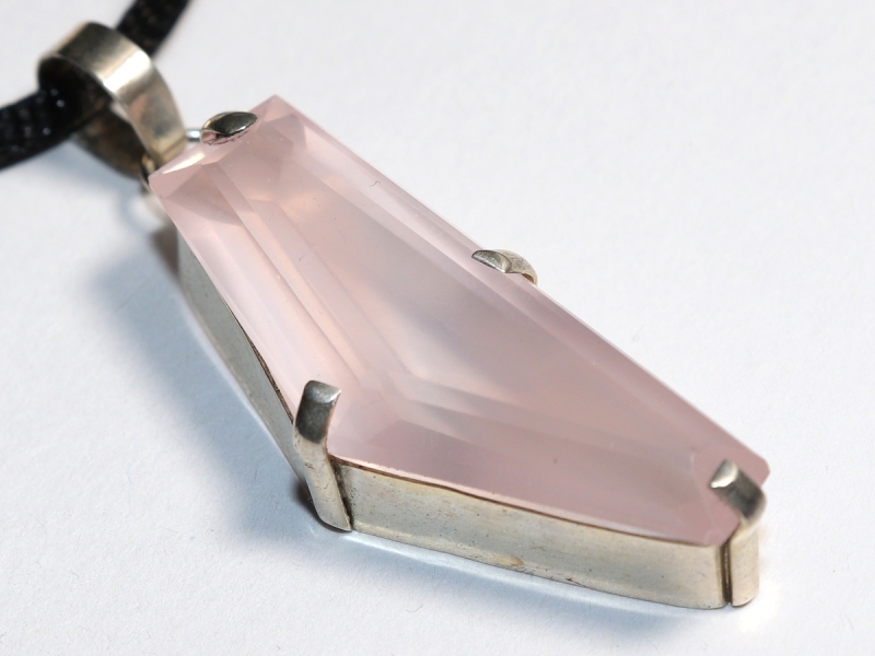 rose quartz with cord or silver 925