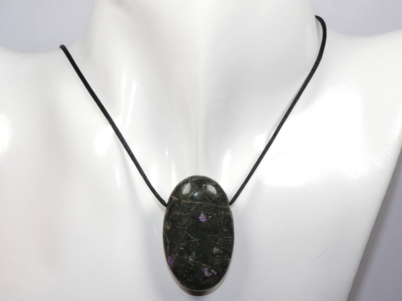 Stichtit in Serpentin mit Band oder Silber 925