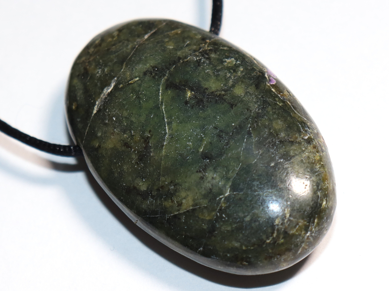 Stichtit in Serpentin mit Band oder Silber 925
