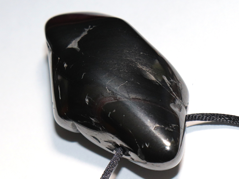 Sugilith mit Band oder Silber 925