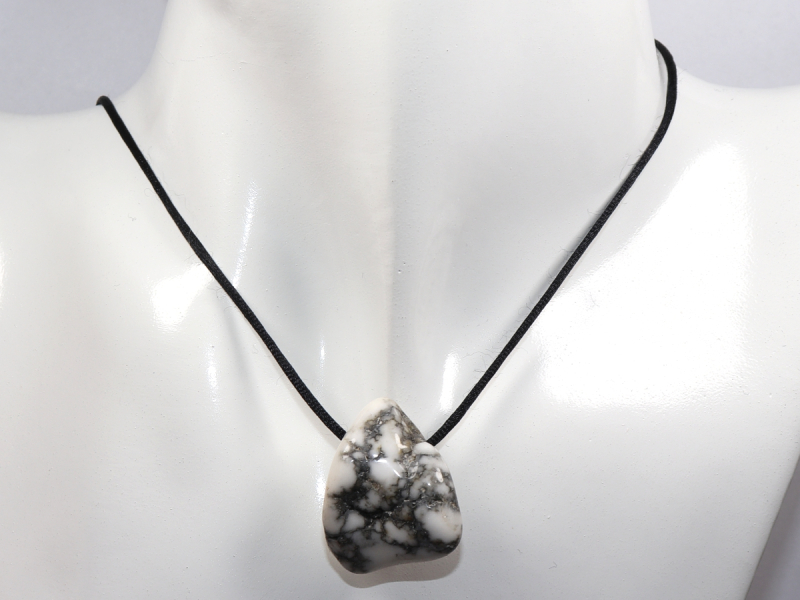 Howlith mit Band oder Silber 925