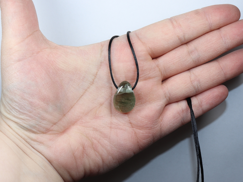 Aktinolithquarz mit Band oder Silber 925