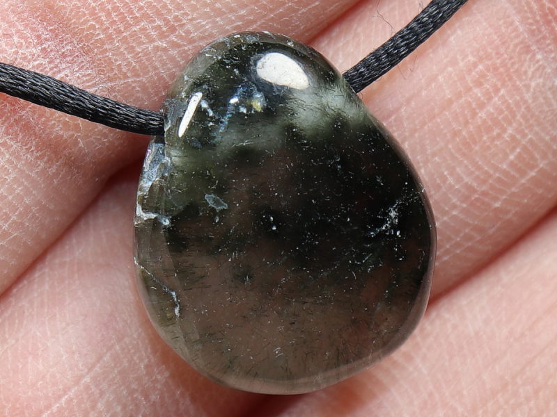 Aktinolithquarz mit Band oder Silber 925