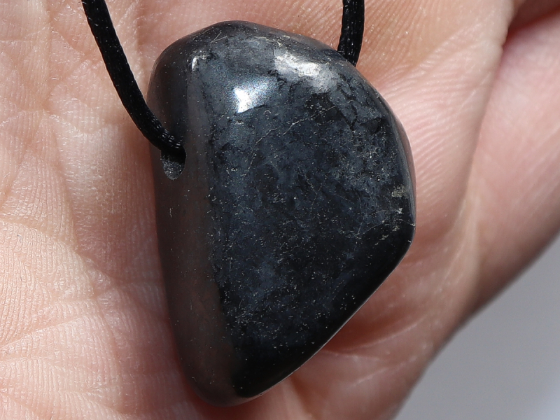 Shungit mit Band oder Silber 925