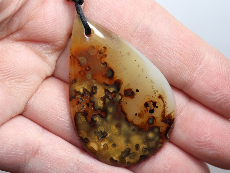 agate with cord