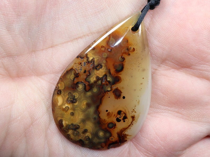 agate with cord