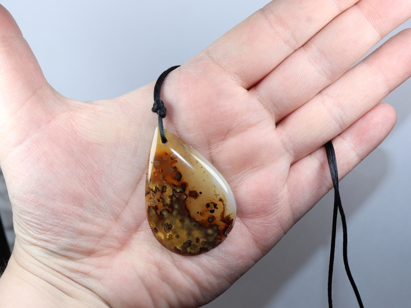 agate with cord
