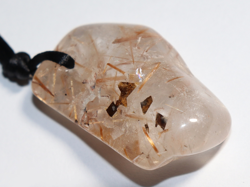 Rutilquarz mit Band