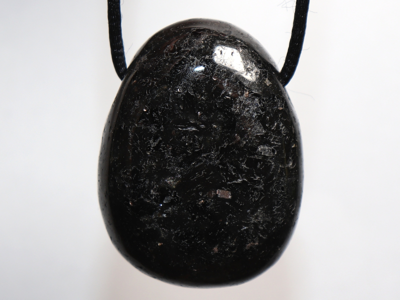 Amphibolit mit Band oder Silber 925