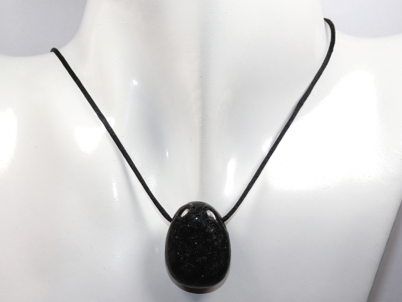 Amphibolit mit Band oder Silber 925