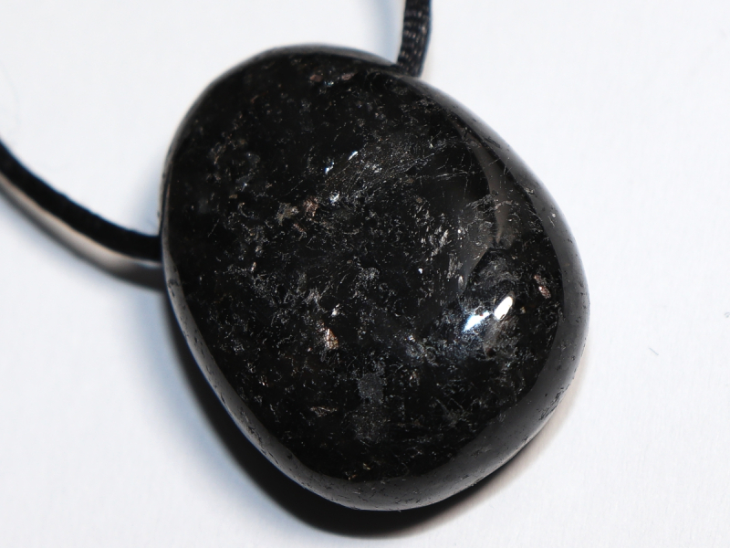 Amphibolit mit Band oder Silber 925