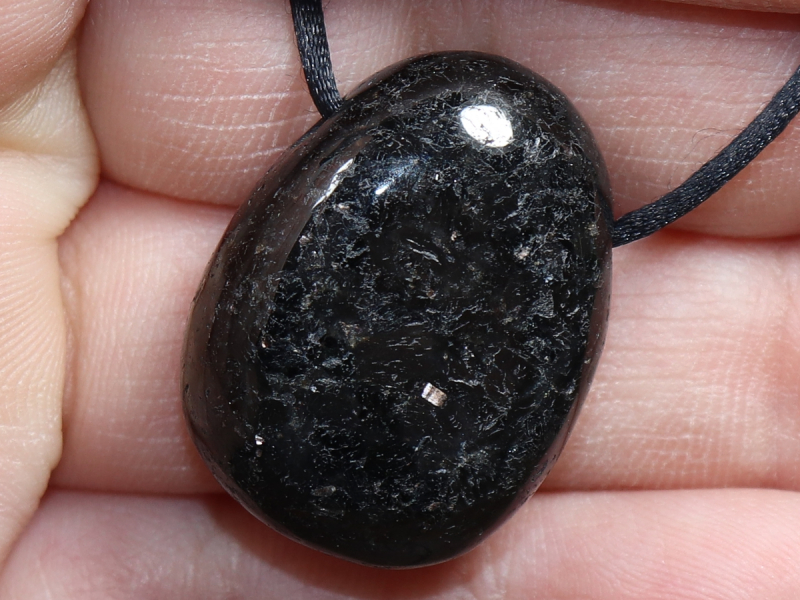 Amphibolit mit Band oder Silber 925