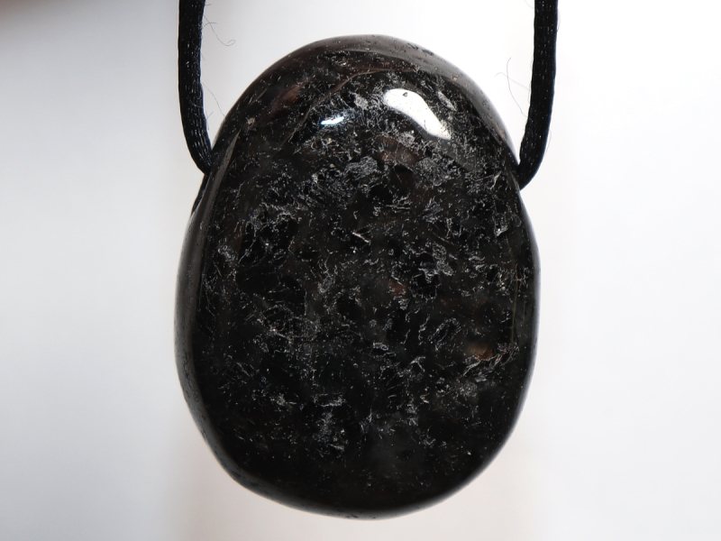 Amphibolit mit Band oder Silber 925