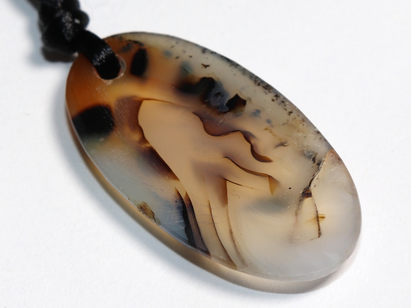 agate with cord