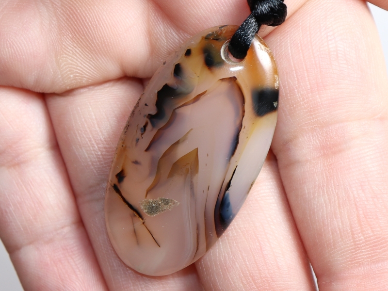 agate with cord