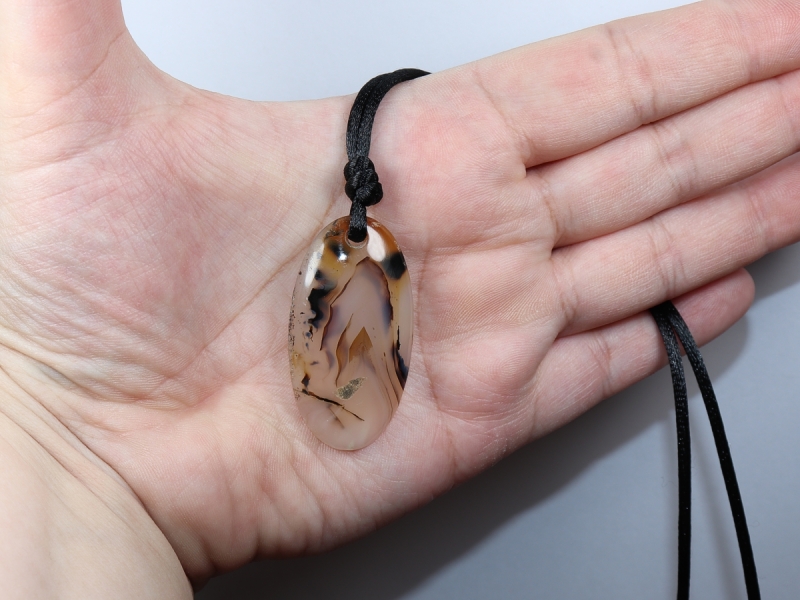 agate with cord