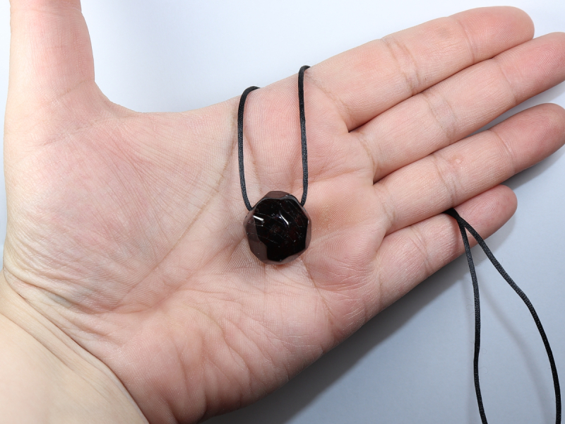 garnet (pyrope) with cord or silver 925