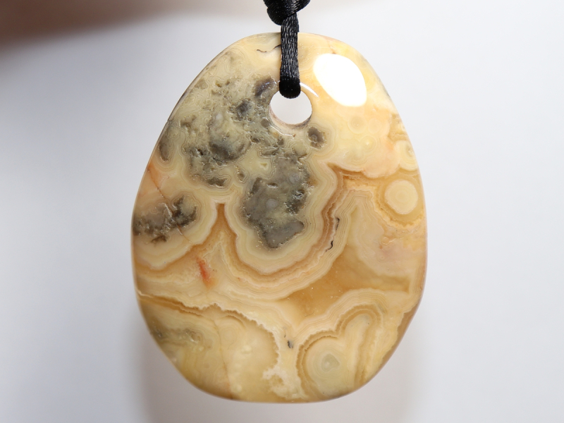 crazy lace agate with cord