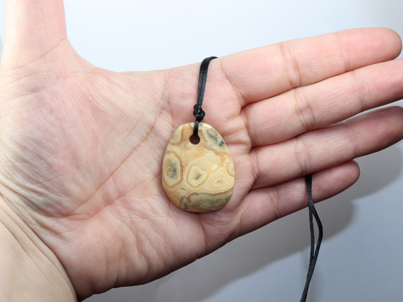 crazy lace agate with cord