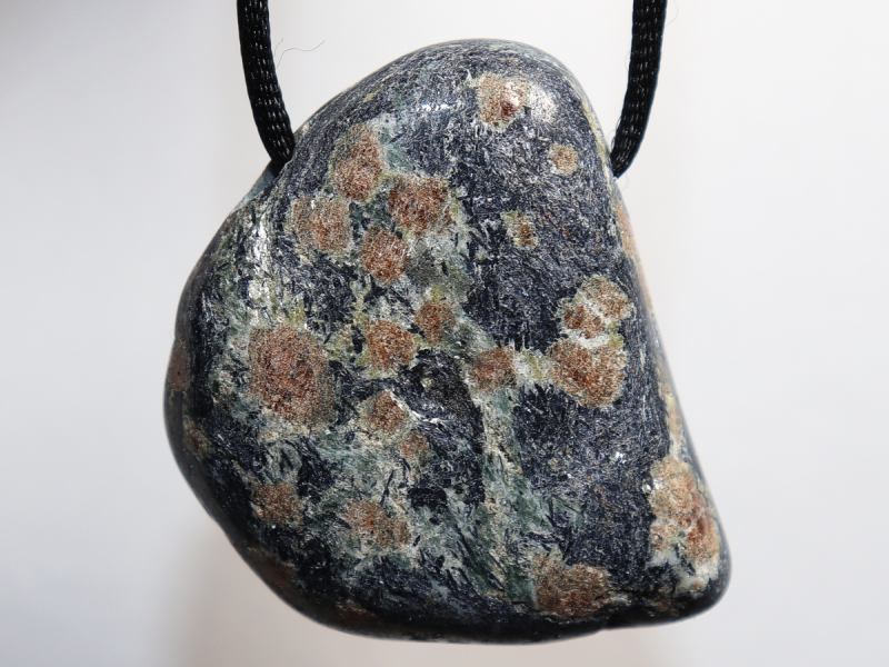 Glaukophan mit Band oder Silber 925