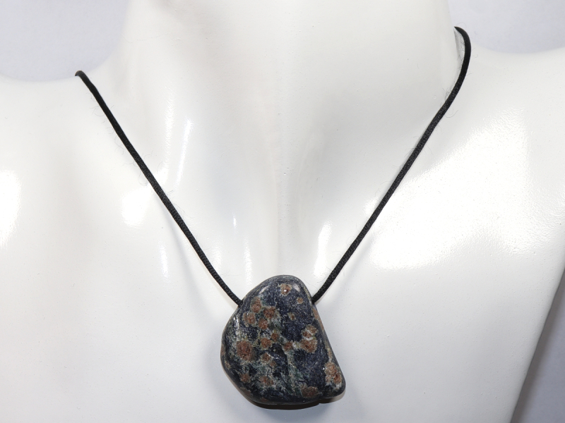 Glaukophan mit Band oder Silber 925